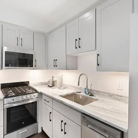 Room With Private Bathroom And Shared Kitchen London Exterior photo