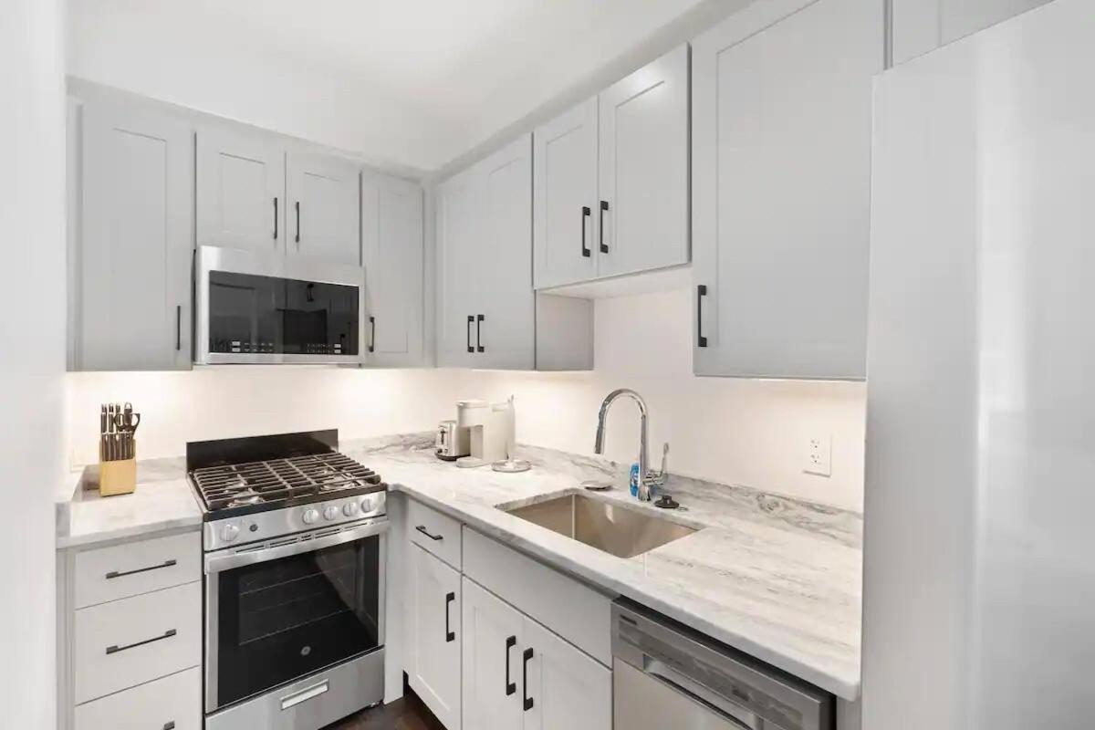 Room With Private Bathroom And Shared Kitchen London Exterior photo