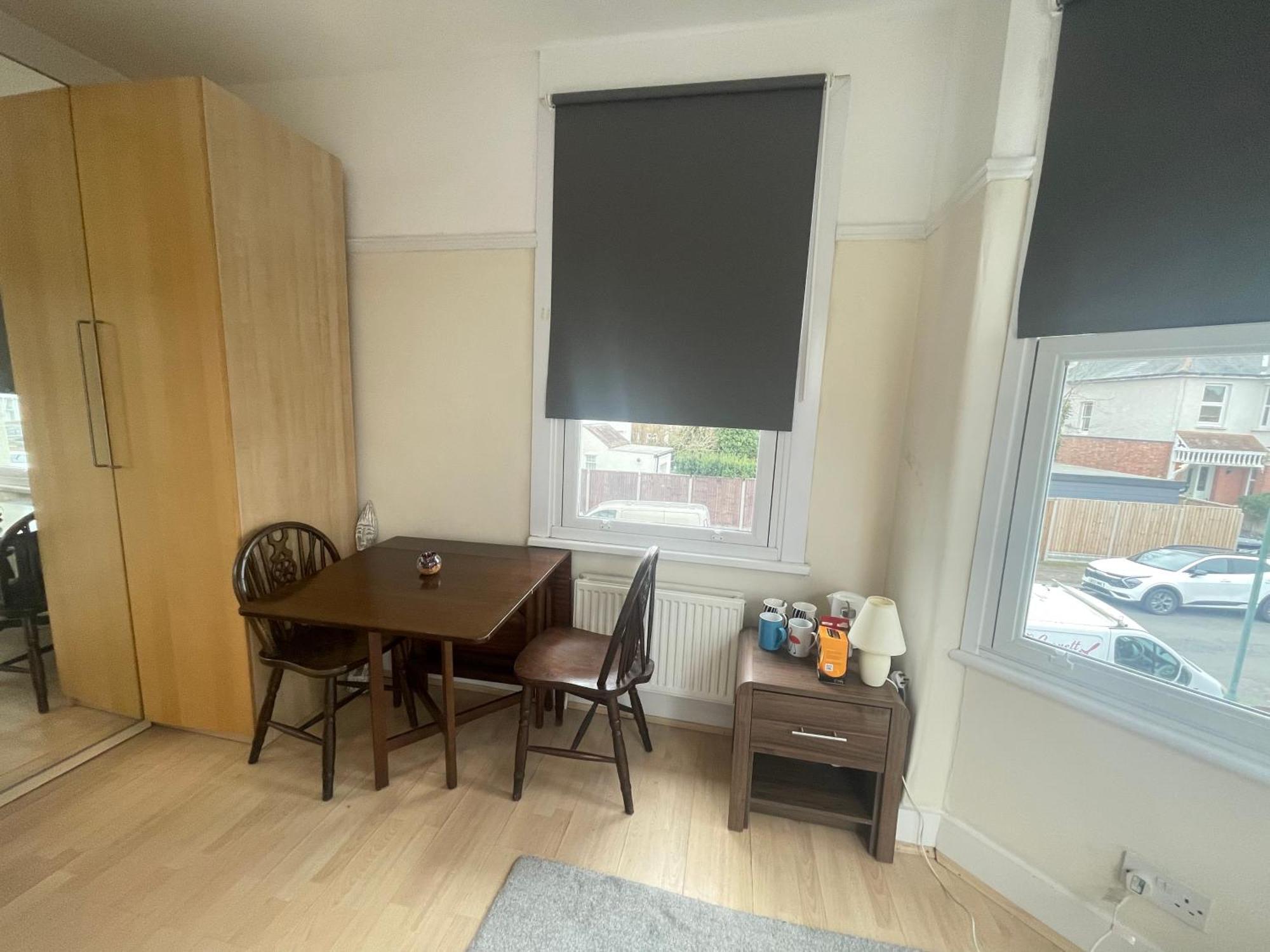 Room With Private Bathroom And Shared Kitchen London Exterior photo