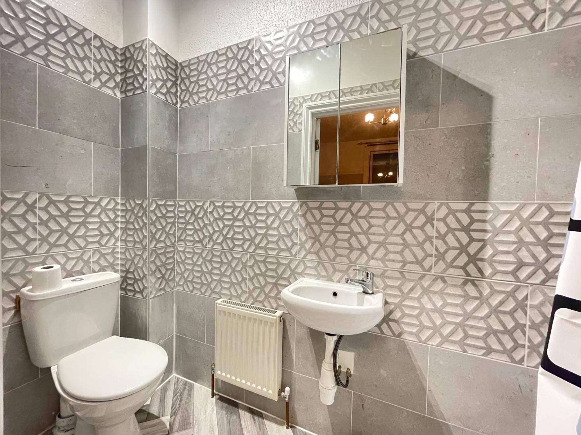 Room With Private Bathroom And Shared Kitchen London Exterior photo
