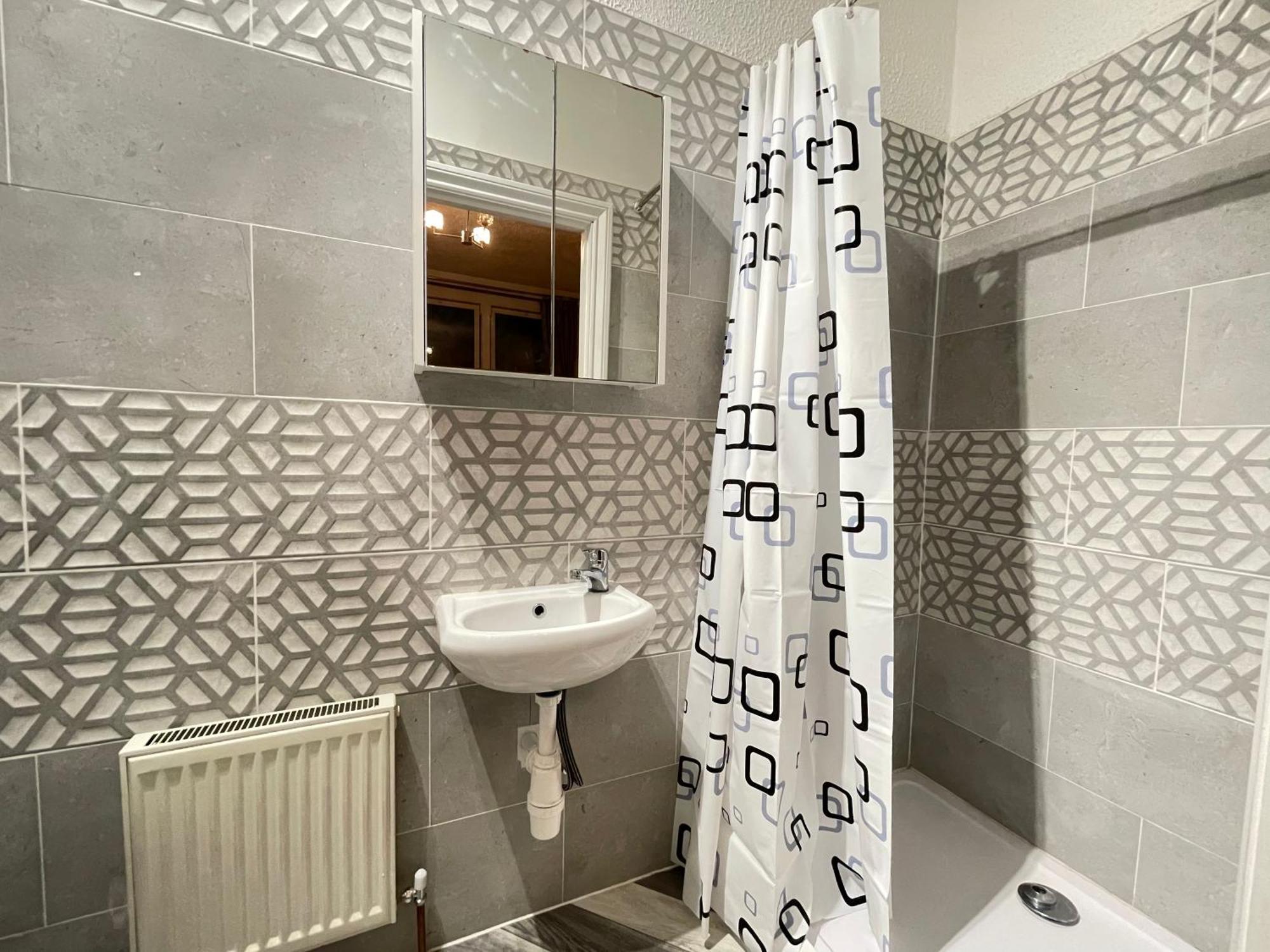 Room With Private Bathroom And Shared Kitchen London Exterior photo